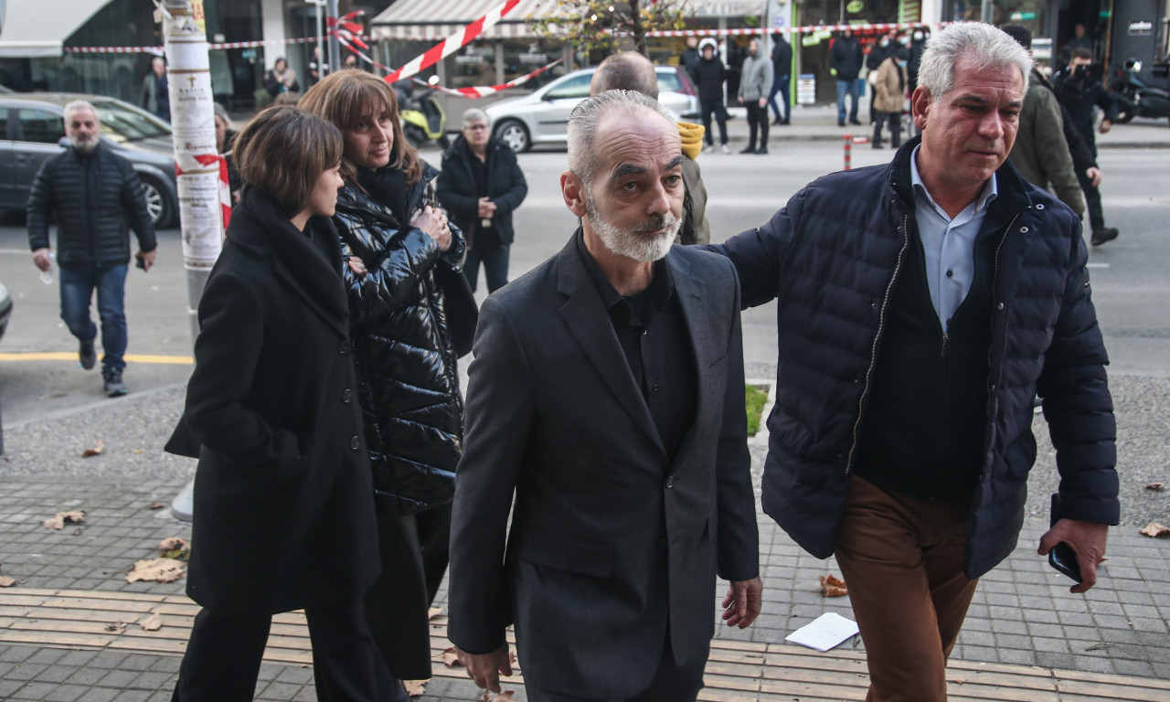 Δίκη Άλκη Καμπανού: «Έκρηξη» από τον πατέρα του - «Μη με χτυπάτε άλλο», φώναξε και αποχώρησε