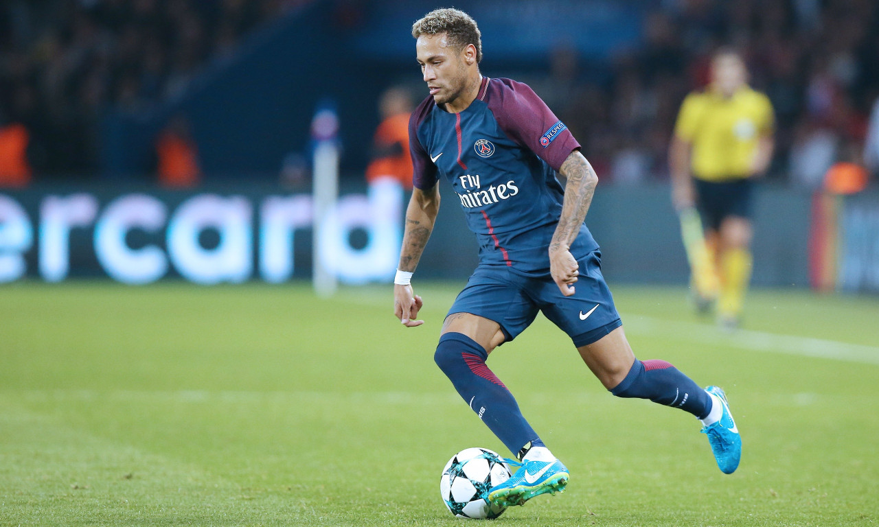 Παρί Σεν Ζερμέν: Με φορείο αποχώρησε ο Νεϊμάρ, αμφίβολος με Μπάγερν