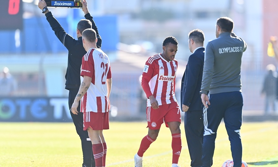 Λαμία - Ολυμπιακός: Έγινε αλλαγή στο 5' και ξέσπασε στον πάγκο ο Γκάρι Ροντρίγκες (video)