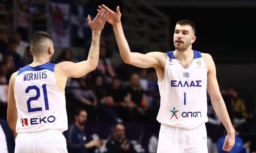 Της Ελλάδος τα παιδιά «κατάπιαν» τη Σερβία με σούπερ Ρογκαβόπουλο και ηγέτη Μωραΐτη (video)