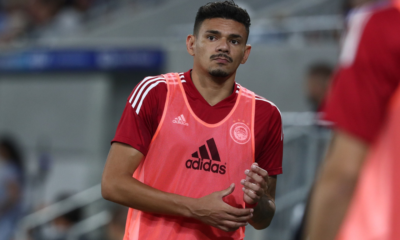 Τικίνιο: Έριξε κουτουλιά σε διαιτητή ο πρώην επιθετικός του Ολυμπιακού! (Video)