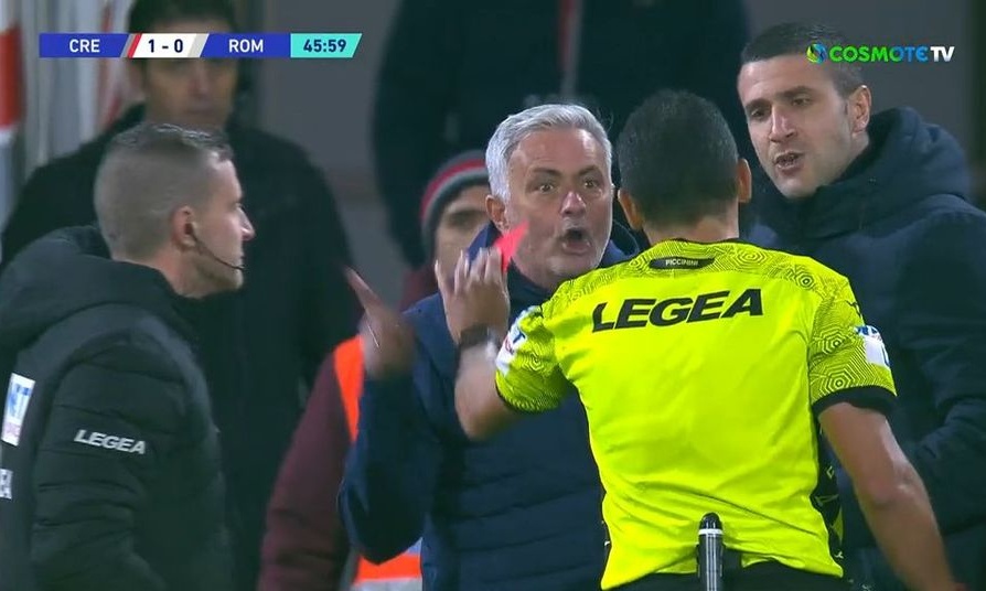 Αφηνιασμένος Μουρίνιο | Αποβλήθηκε σε 50 δευτερόλεπτα κι επιτέθηκε σε τέταρτο και διαιτητή (video)