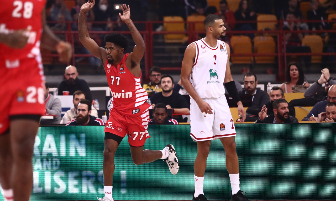 Euroleague: Οι διαιτητές στο Αρμάνι-Ολυμπιακός - Μαύρη εμφάνιση οι Πειραιώτες σ' ένδειξη πένθους