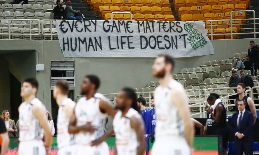 Τραγωδία στα Τέμπη: Πανό κατά της Euroleague και των πολιτικών στο ΟΑΚΑ