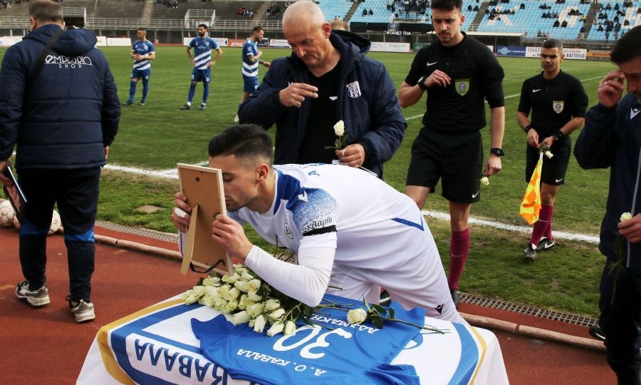 Τέμπη: Συγκίνηση στη Καβάλα για τον 22χρονο Αδαμάκη - Πανό σε όλη την Ελλάδα για την τραγωδία (pics)