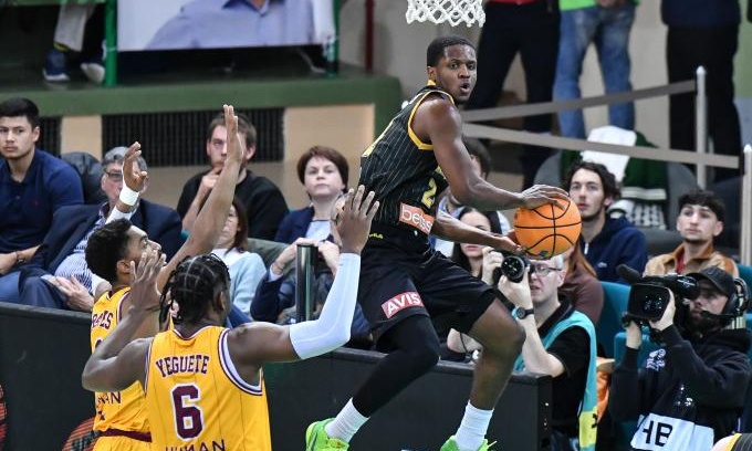 Λιμόζ - ΑΕΚ 63-69: Μια ανάσα από τους «8» του BCL με Λεμάρ και Οριόλα (video)