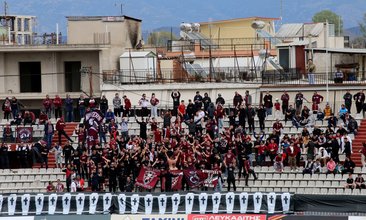Super League 2: Ζήτησαν να κατέβει πανό για την τραγωδία των Τεμπών στο ΑΕΛ-Αναγ. Καρδίτσας (pics)