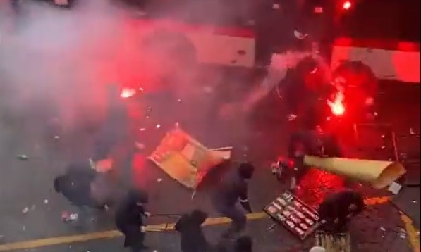 Champions League: Ξέφυγε η κατάσταση στη Νάπολι – Μεγάλης έκτασης επεισόδια (Videos)