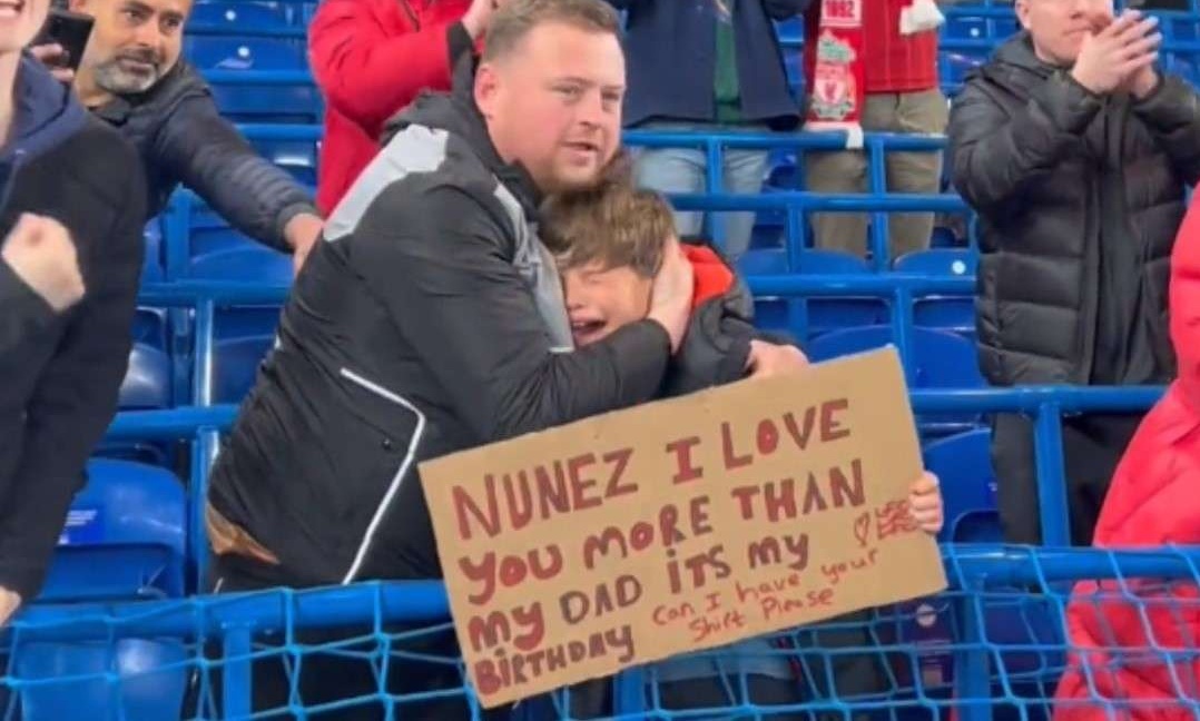 Η φανέλα του Νούνιες και το κλάμα ενός πιτσιρικά (Video)