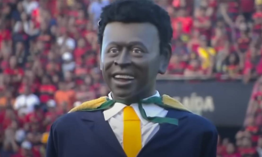 Πελέ: Γιγάντια κούκλα με τη μορφή του προκάλεσε έντονες αντιδράσεις στο twitter