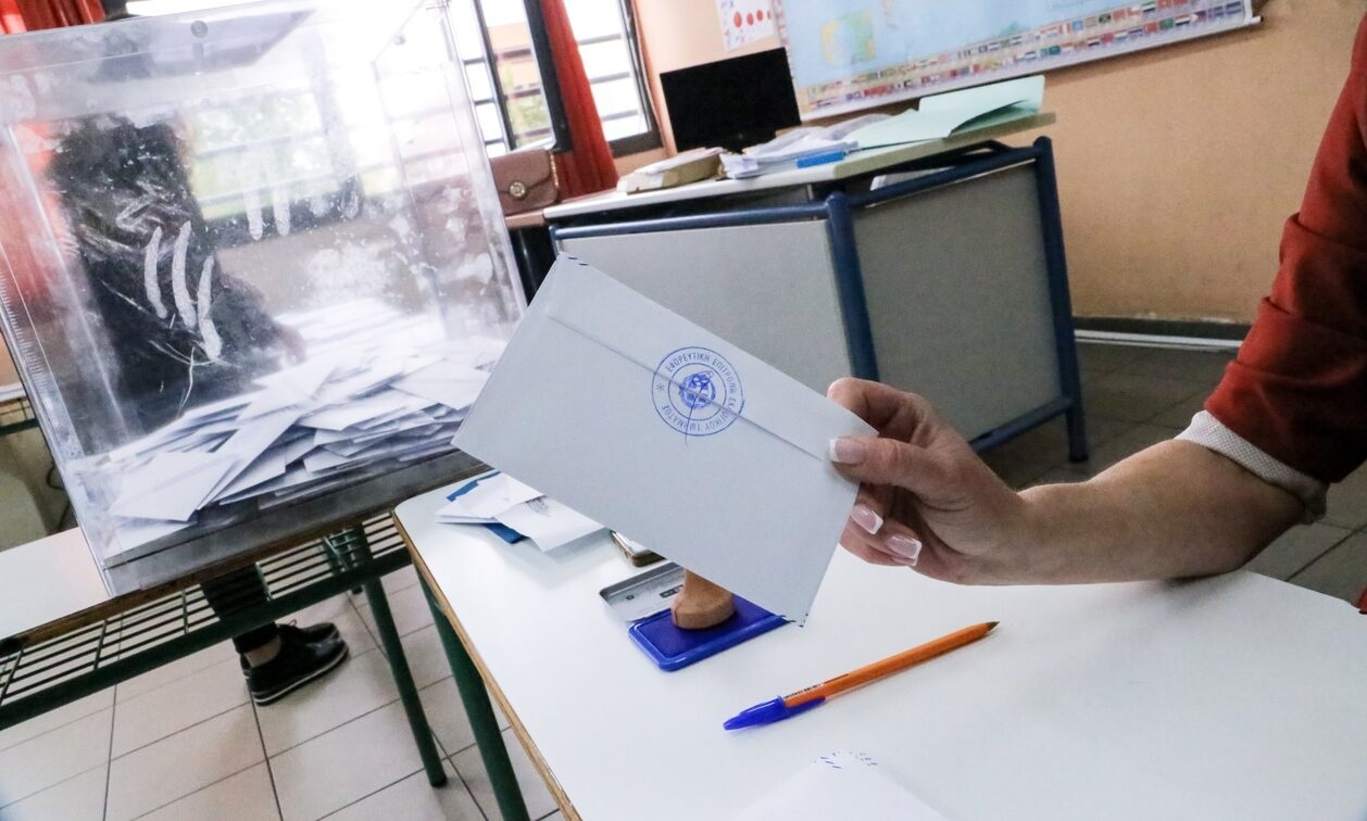 Εκλογές 2023 - Live Blog: Σε θέσεις μάχης τα κομματικά επιτελεία για τα Exit Polls 2023