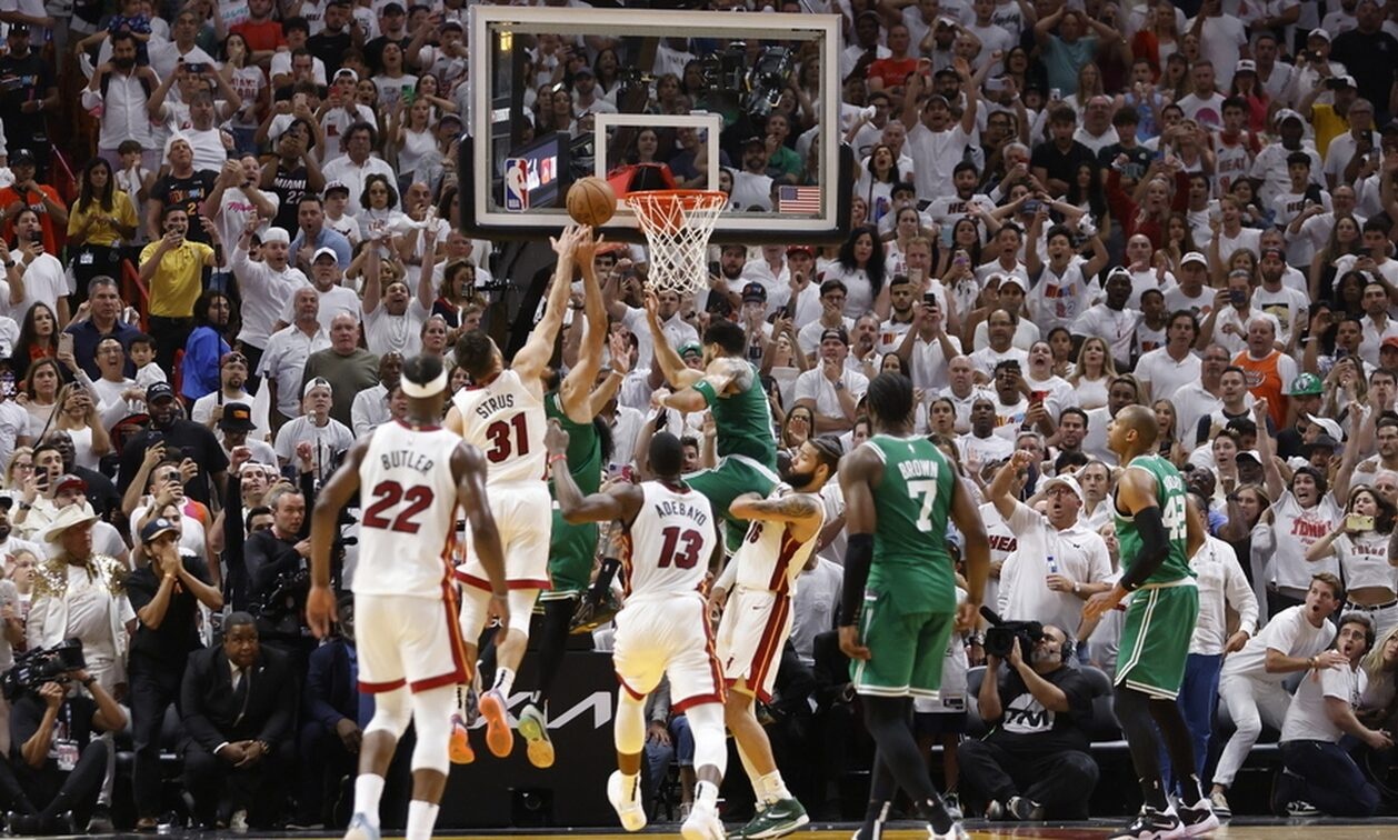 NBA: Τρομερή ισοφάριση για Σέλτικς | «Έκλεψαν» τη νίκη στο Μαϊάμι και πάνε σε Game 7 (videos)