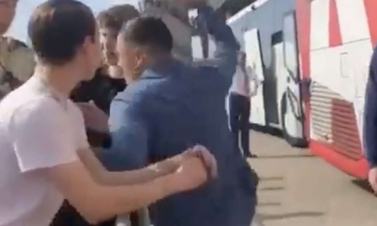 Ο Μπερχούις του Άγιαξ γρονθοκόπησε οπαδό της Τβέντε και ζήτησε συγγνώμη (Video)