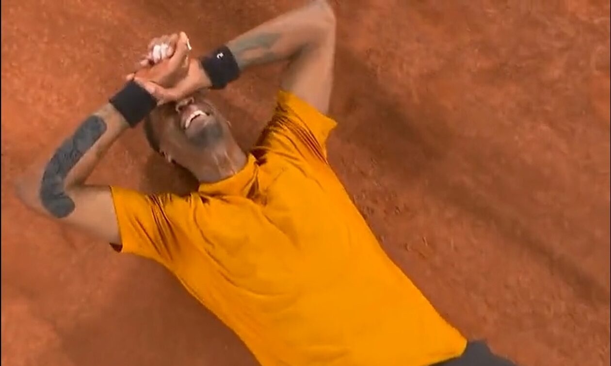 Roland Garros:  Ο 36χρονος Μονφίς νίκησε σε αγώνα 4 ωρών και πλάνταξε στο κλάμα (video)