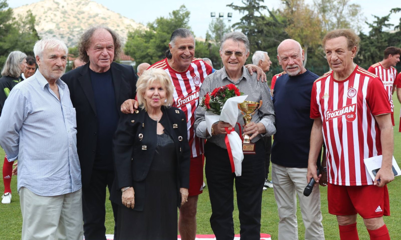 Βράβευση του Καθηγητή Σοφοκλή Ξυνή από τον Σύνδεσμο Βετεράνων Ποδοσφαιριστών ΟΛΥΜΠΙΑΚΟΥ Σ.Φ.Π.