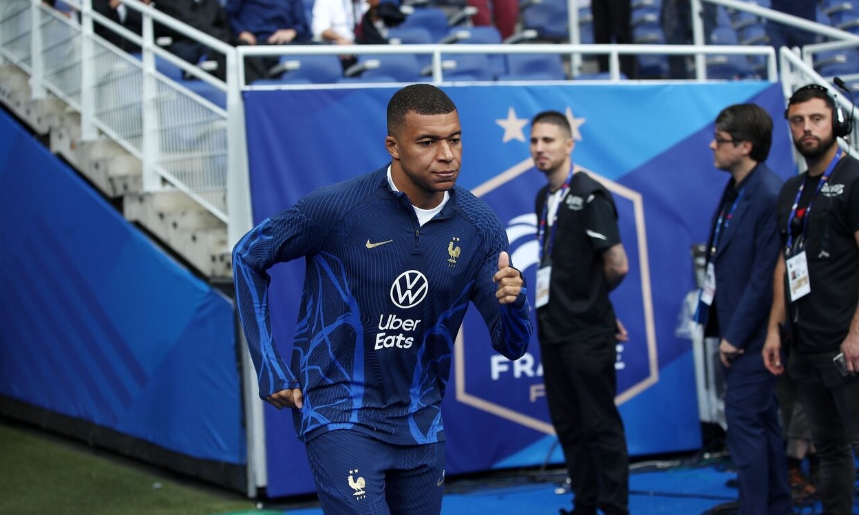 Ρωτούσαν επίμονα τον Εμπαπέ αν θα μείνει στην Παρί και δεν απάντησε