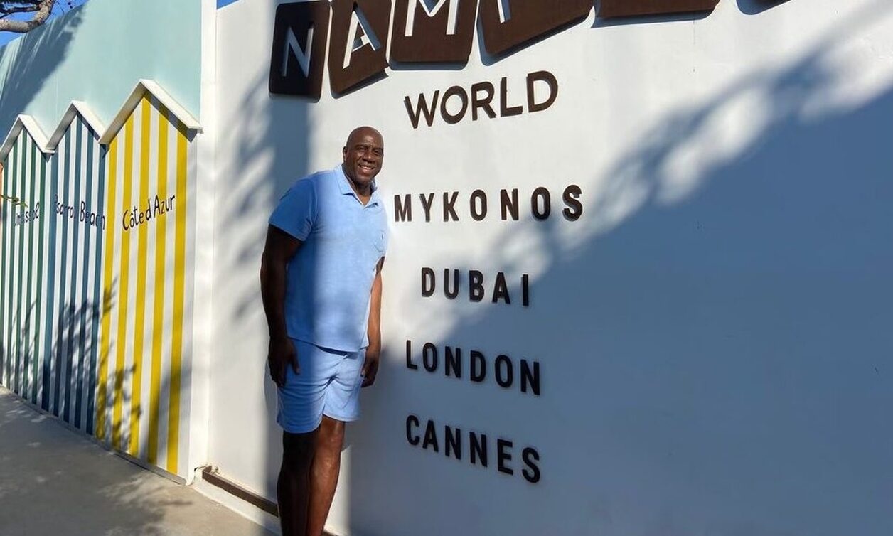 Μάτζικ Τζόνσον: Σε γνωστά μαγαζιά στη Μύκονο με τη σύζυγό του ο θρύλος του μπάσκετ (photos)