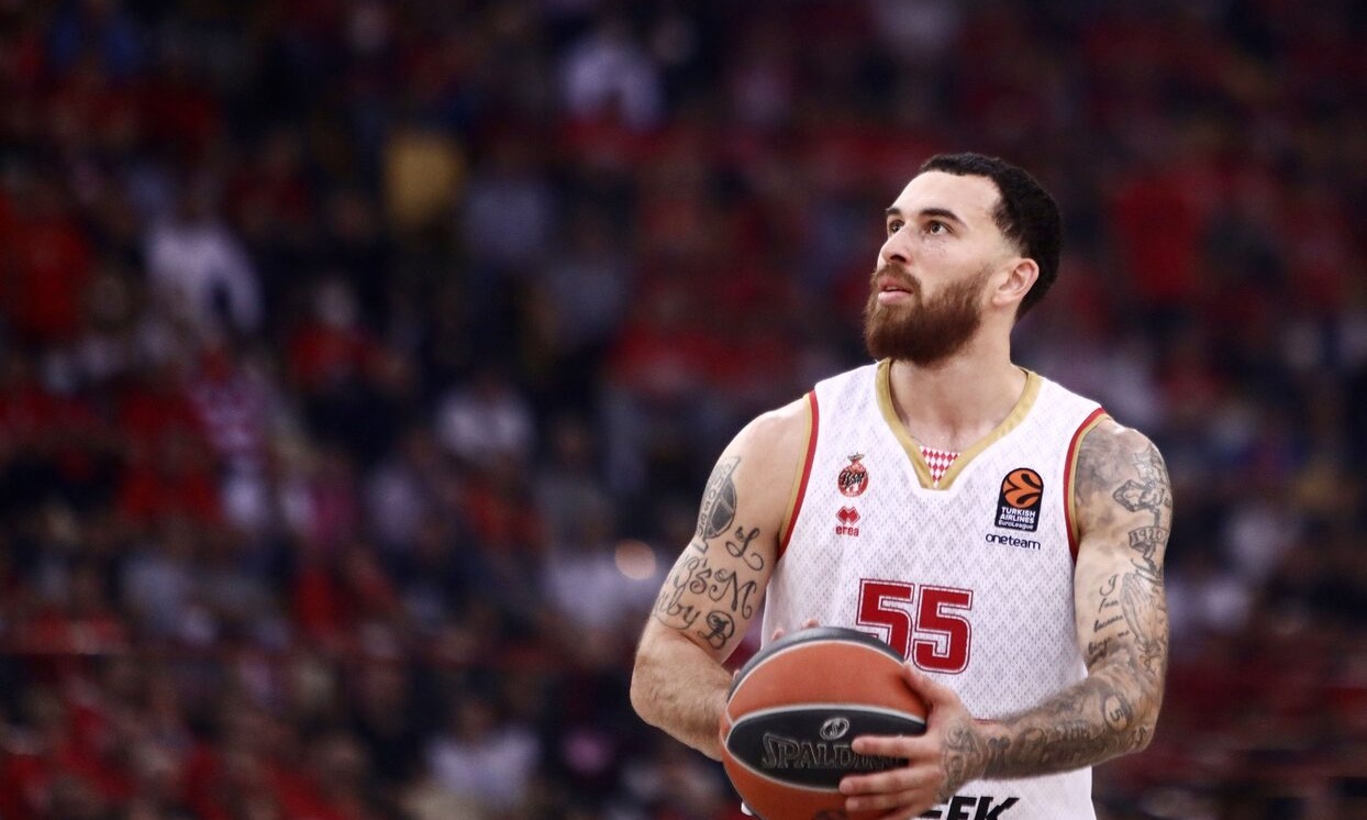 ΚΑΕ Ολυμπιακός: «Δεν ασχολούμαστε με παίκτες που έχουν συμβόλαιο»