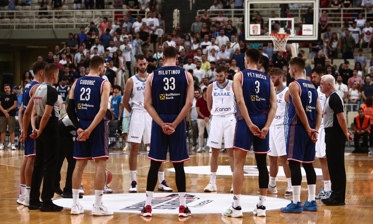 Ελλάδα – Σερβία: «Ράγισαν» καρδιές στο ΟΑΚΑ για τον Μιχάλη – «Εκκωφαντική» σιγή στο ενός λεπτού σιγή