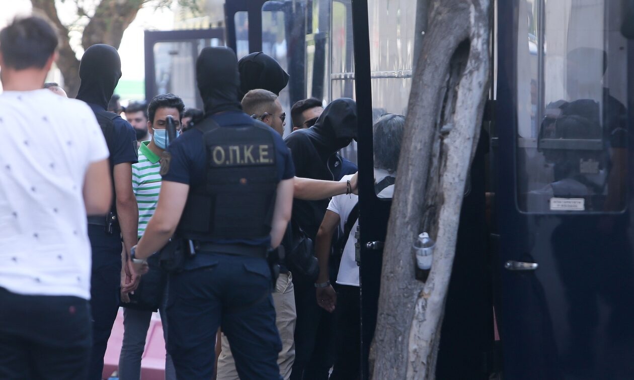 Νέα Φιλαδέλφεια: Ώρα απολογιών - Στον ανακριτή οι συλληφθέντες για τη δολοφονία του Μιχάλη Κατσουρή