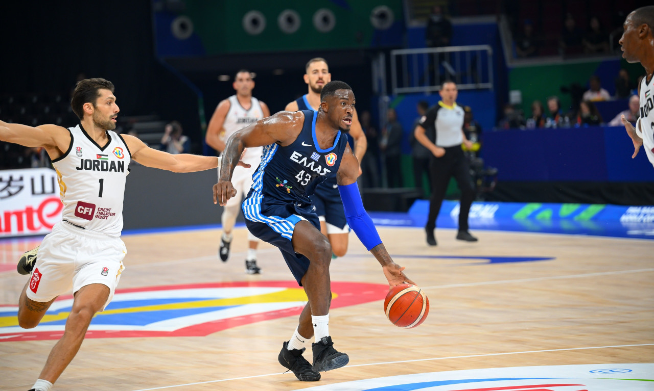 Μουντομπάσκετ 2023: Το «τρελό» καλάθι του Θανάση Αντετοκούνμπο στις κορυφαίες φάσεις (video)