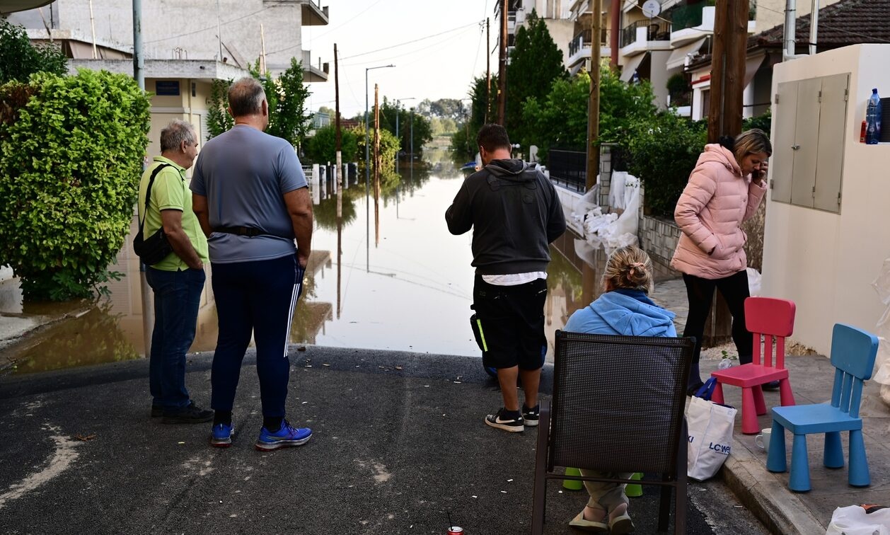 Λάρισα: Χωρίς ιερό και όσιο οι επιτήδειοι - Παριστάνουν επιτροπή υπουργείου και ζητούν ΙΒΑΝ