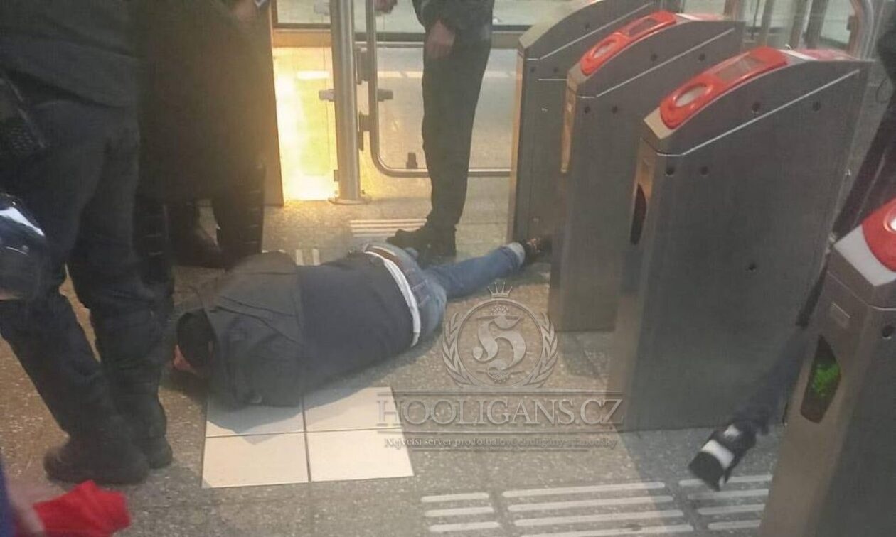 Σοβαρά επεισόδια πριν το Άγιαξ - Μαρσέιγ, έχασε τις αισθήσεις του Γάλλος οπαδός (vids)