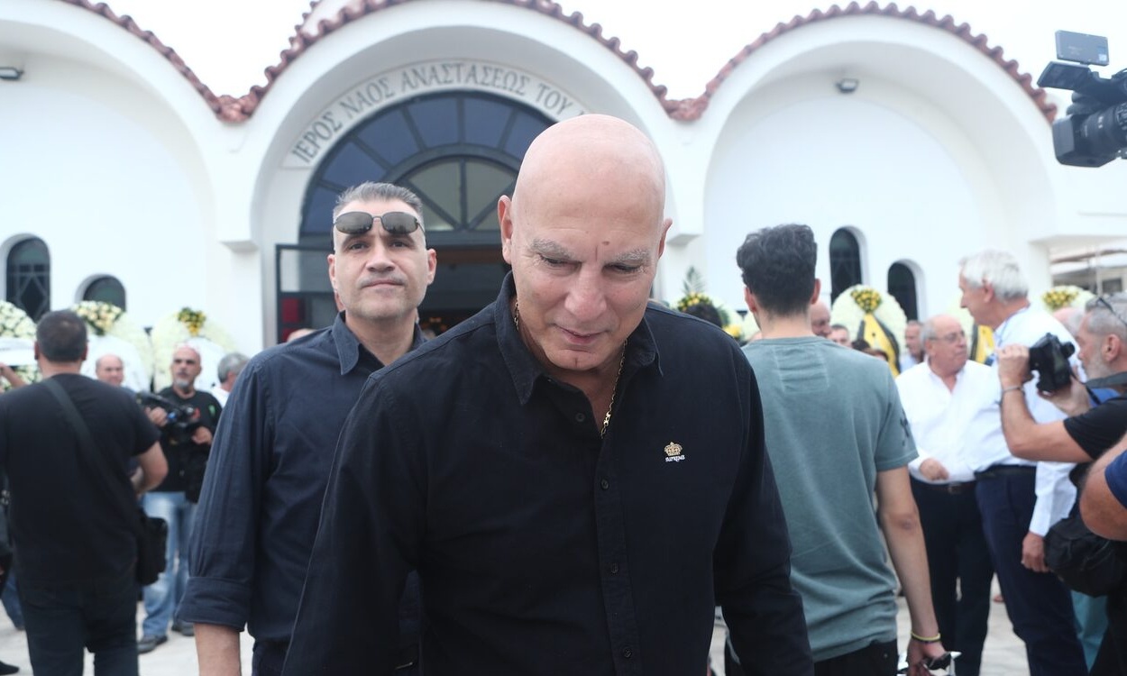 Ράγισαν τα τσιμέντα: Το κλάμα του Νίκου Γκάλη όταν αγκάλιασε τη σύζυγο του Γιάννη Ιωαννίδη