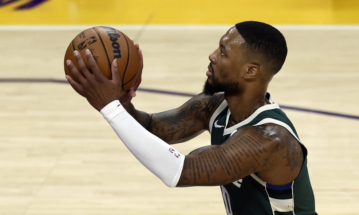 NBA: Άνετο «διπλό» οι Μπακς χωρίς Αντετοκούνμπο | Χαμηλή πτήση Βεζένκοφ για Κινγκς (videos)