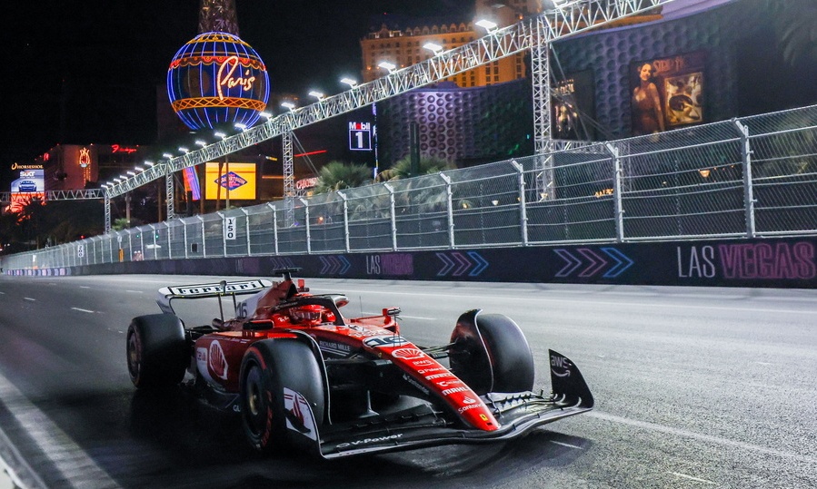 Formula 1: Κυρίαρχη η Ferrari στο Λας Βέγκας – Pole position για τον Λεκλέρ