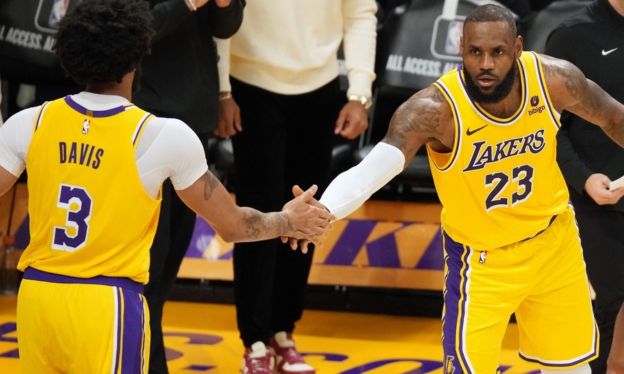 NBA: Ο ΛεΜπρον Τζέιμς γράφει ιστορία και στα 38 του! – Όλα τα αποτελέσματα κι οι βαθμολογίες
