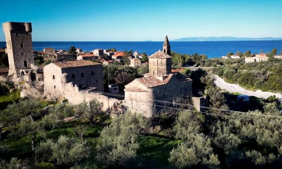 Εικόνες από την καθηλωτικά όμορφη Μάνη