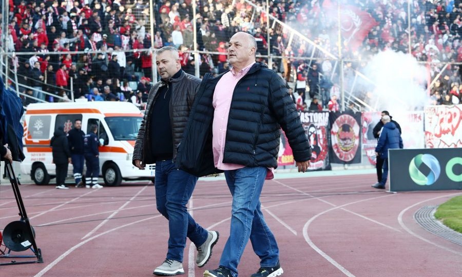 Αχιλλέας Μπέος: «Σας κούρασα και κουράστηκα, αναλαμβάνει τον Βόλο από το 2024 ο Ατζούν»