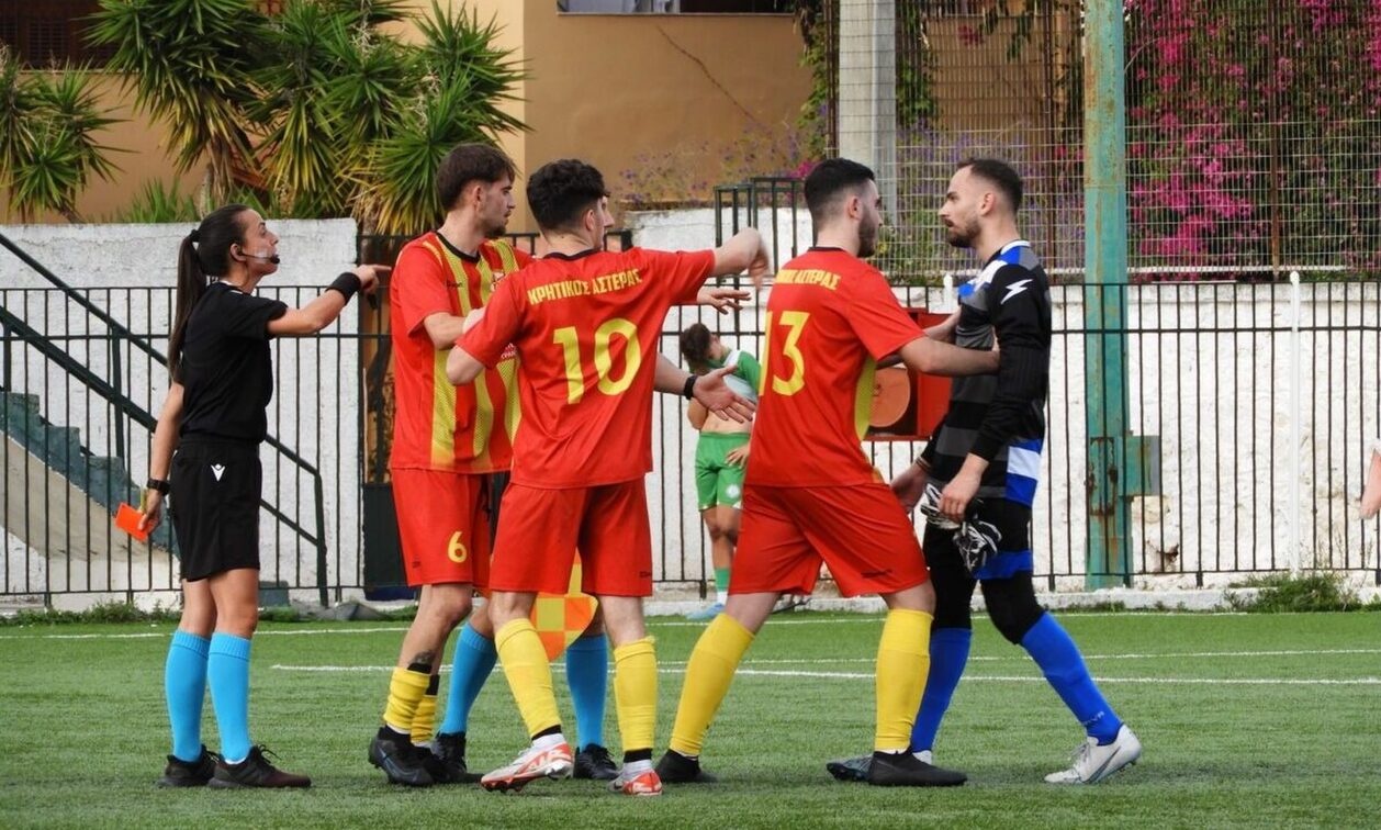 Ελλάδα: Γυναίκα διαιτητής κατήγγειλε ποδοσφαιριστή για χειροδικία μετά την αποβολή του