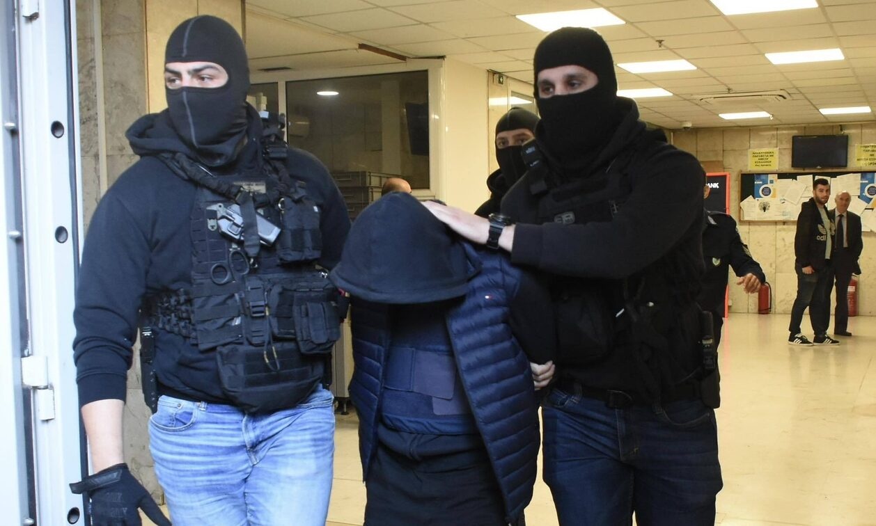 Ρέντη: Προθεσμία να απολογηθεί στον 18χρονο που τραυμάτισε τον αστυνομικό