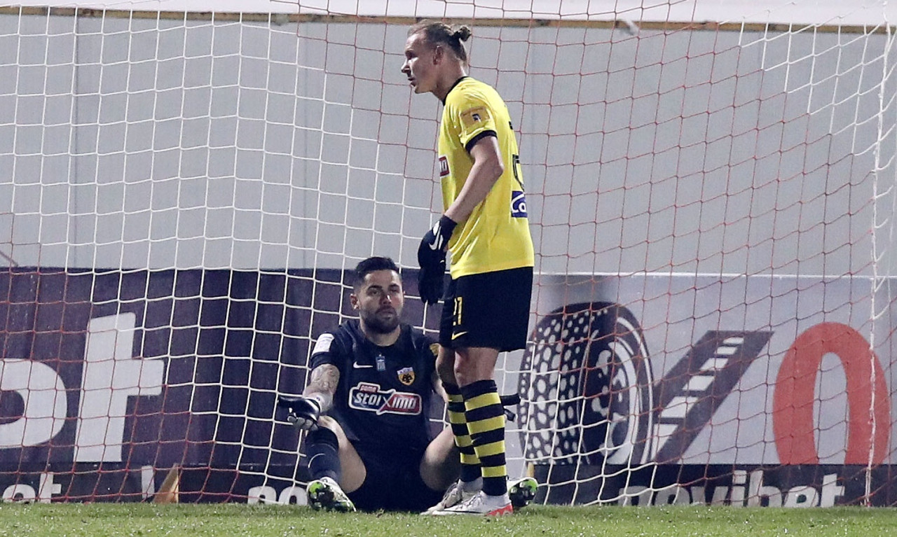 Super League, Πανσερραϊκός – ΑΕΚ 2-2: Απίστευτη «αυτοκτονία» με τραγικό λάθος Αθανασιάδη