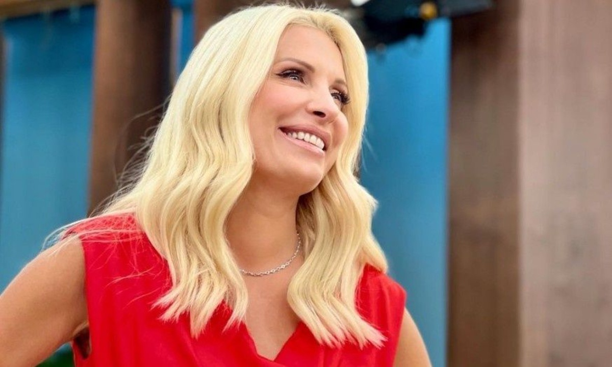 «Δεν κουμπώνει, τρως άτιμη»: Η εξομολόγηση της Μενεγάκη για τα κιλά