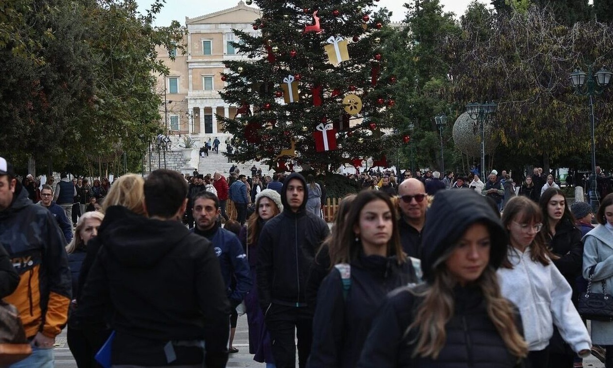 Σε έξαρση κορονοϊός και γρίπη: Συμβουλές για ασφαλείς γιορτές - Τι ξέρουμε για την υποπαραλλαγή JN.1