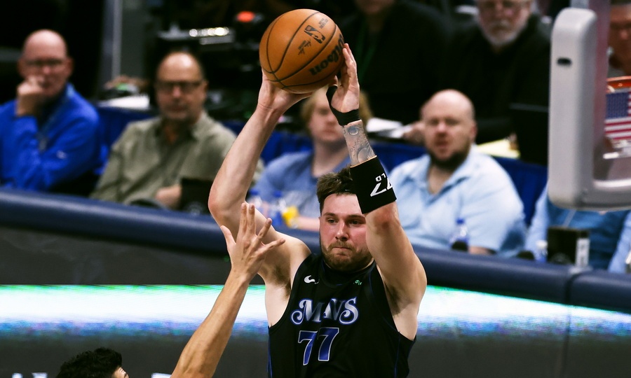 NBA: Ο Λούκα Ντόντσιτς με τα… δώρα! Έκανε τριπλ νταμπλ κι «υπέγραψε» τη νίκη των Μάβερικς