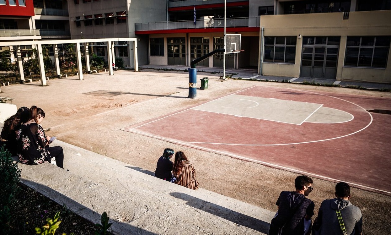Τριών Ιεραρχών: Καταργείται η αργία και για φροντιστήρια - κέντρα ξένων γλωσσών