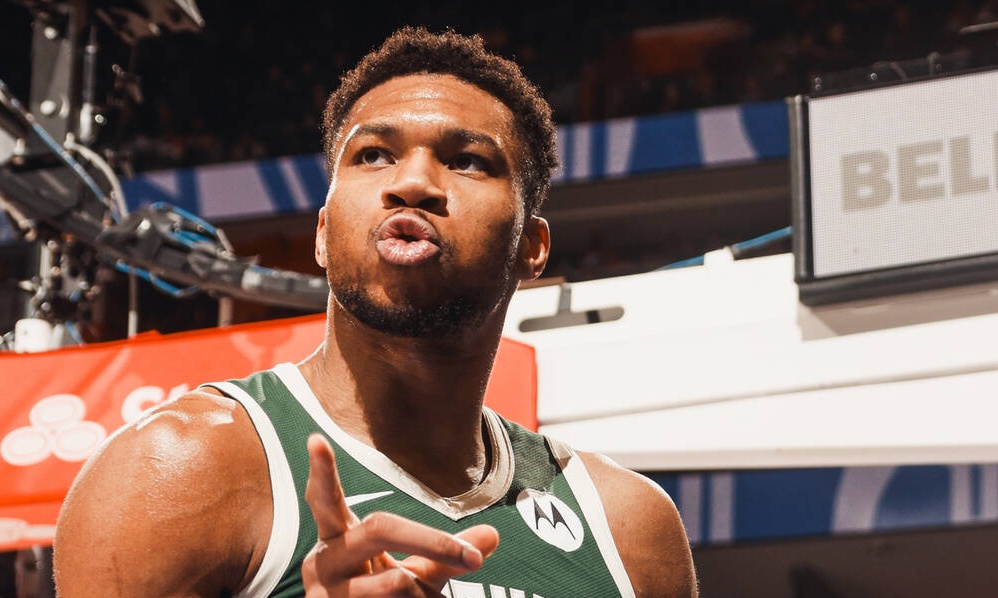 Γιάννης Αντετοκούνμπο: Απολαυστικός «Greek Freak» - «Άγγιξε» το τριπλ νταμπλ στη νίκη των Μπακς!