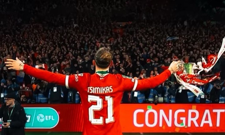 Κώστας Τσιμίκας: Το μήνυμα μετά την κατάκτηση του Carabao Cup – Παίκτες και κόσμος τραγούδησαν μαζί