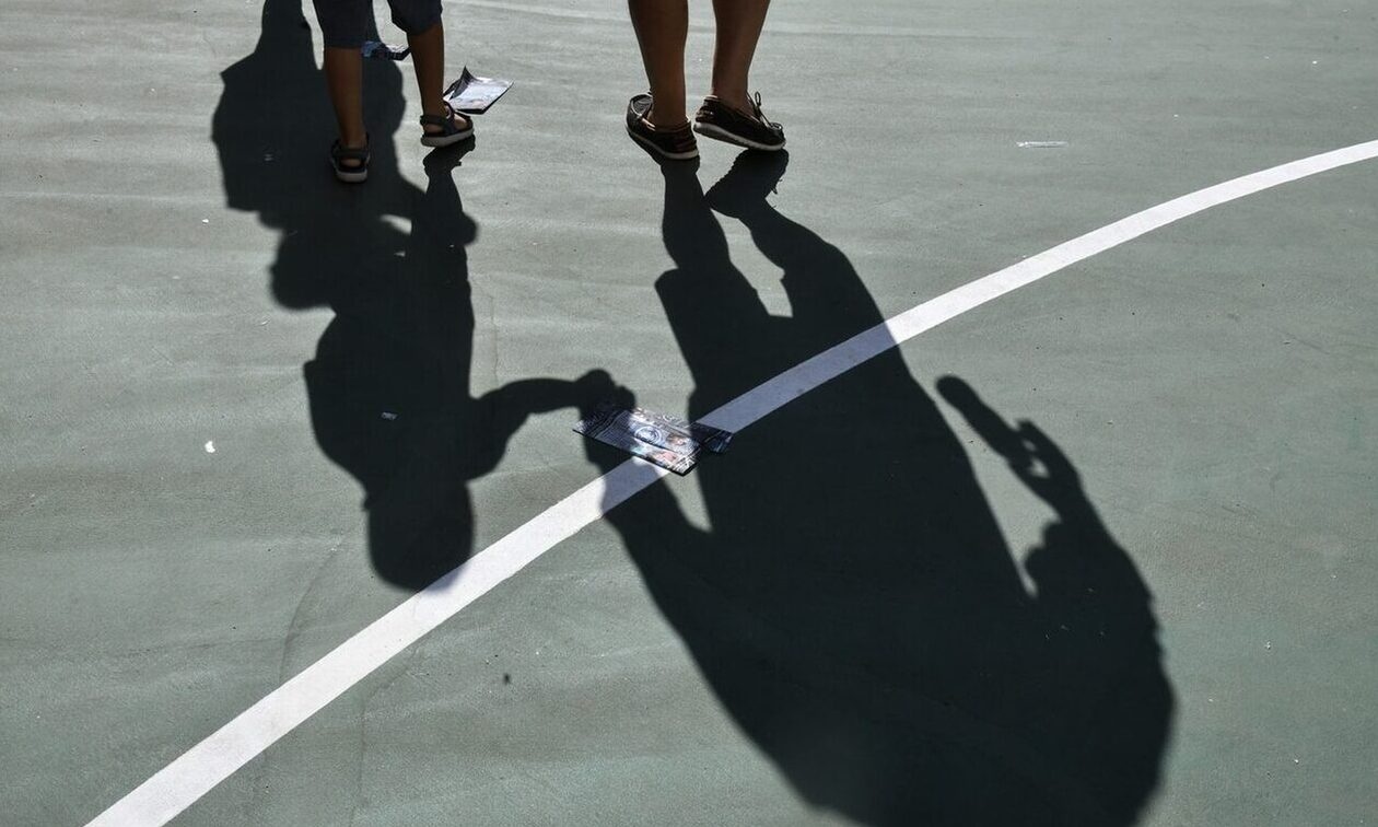 Σοκ στη Θεσσαλονίκη: Δεκαπέντε 17χρονοι έδειραν 15χρονο