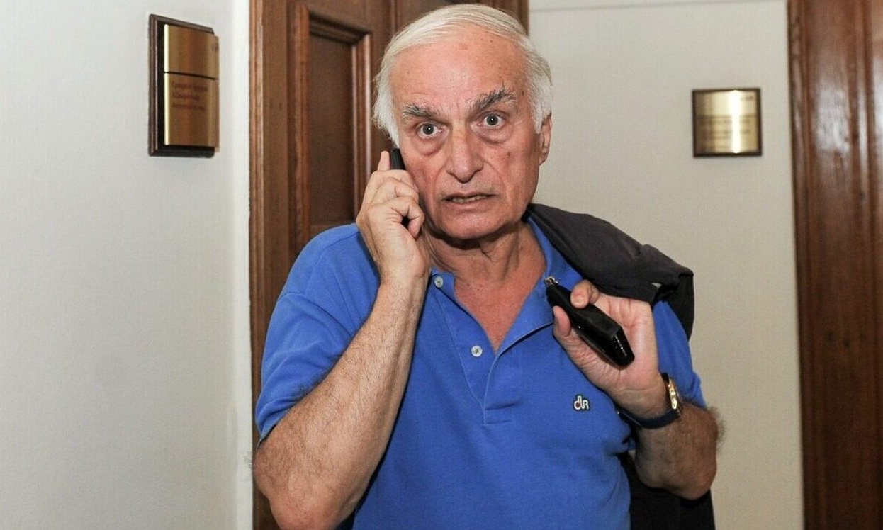 Μανώλης Μαυρομμάτης: Έκαναν τραχειοστομία στον δημοσιογράφο και τη σύζυγό του