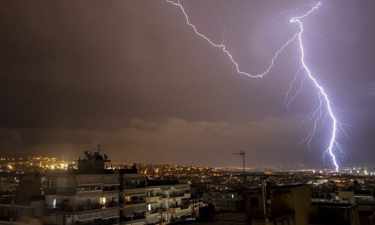 Καιρός: Έρχονται ισχυρές καταιγίδες και χιόνια - Πού χρειάζεται προσοχή