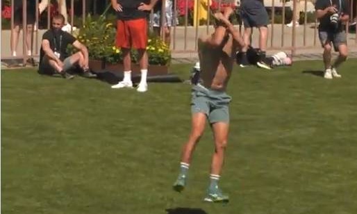 Νόβακ Τζόκοβιτς: Έβαλε γκολ στον Τσιτσιπά και πανηγύρισε σαν τον Κριστιάνο Ρονάλντο (video)