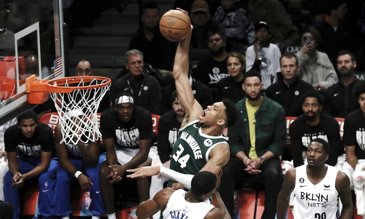 NBA: «Οδοστρωτήρας» ο Γιάννης Αντετοκούνμπο, «ισοπέδωσε» τους Θάντερ