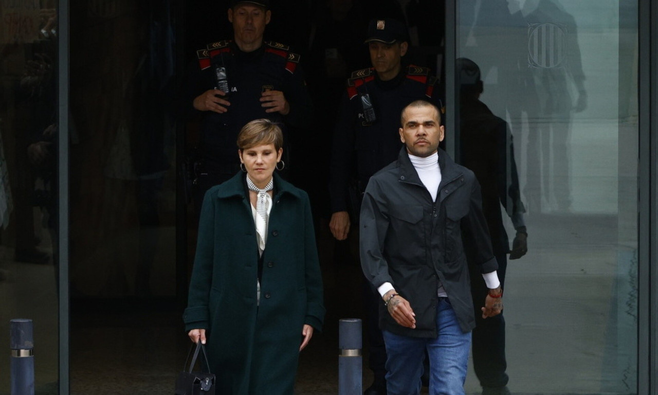 Ντάνι Άλβες: «Πάρταρε» μέχρι τα ξημερώματα μετά την αποφυλάκισή του