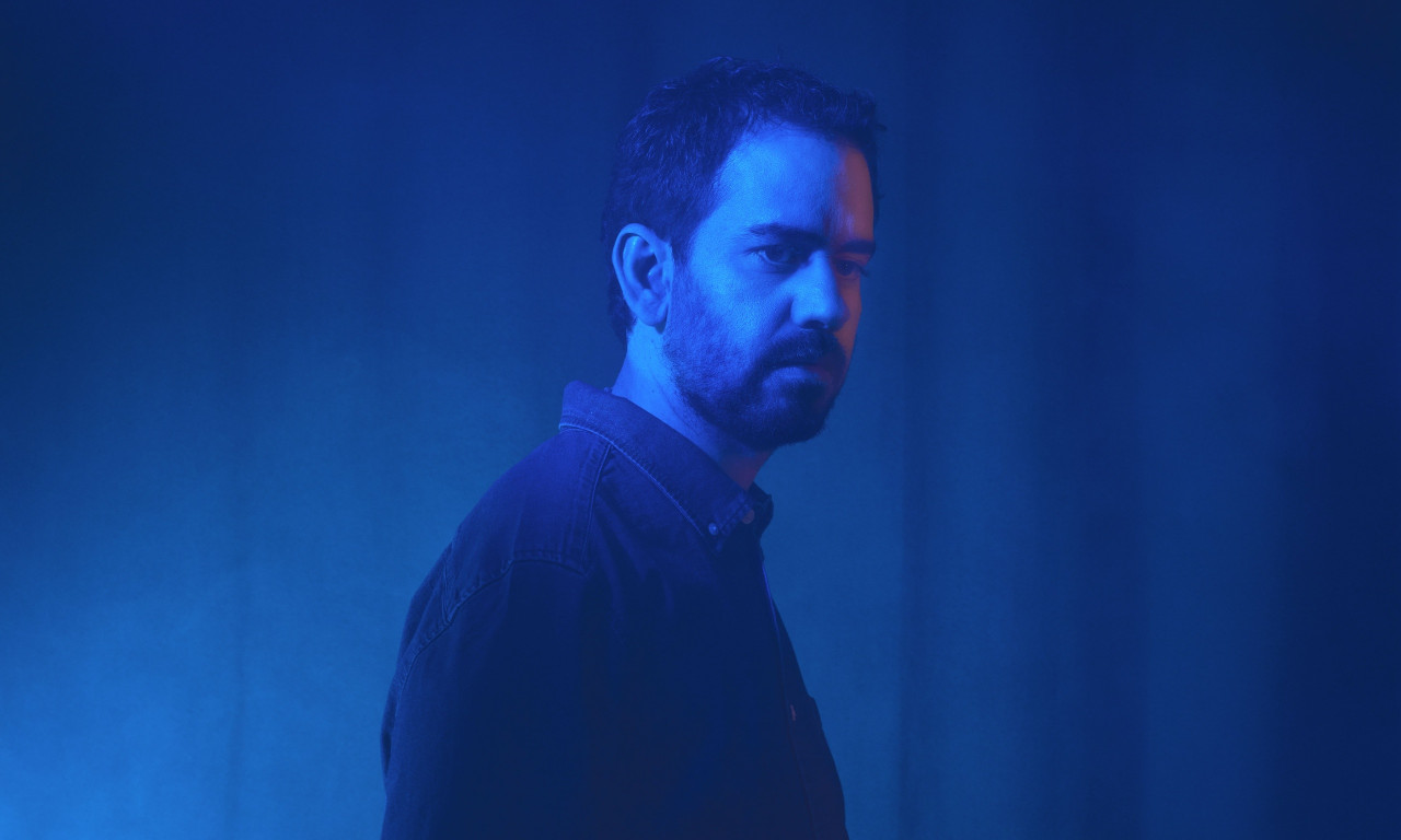 Ο Theodore παρουσιάζει το music video του τραγουδιού Peak από τη United We Fly