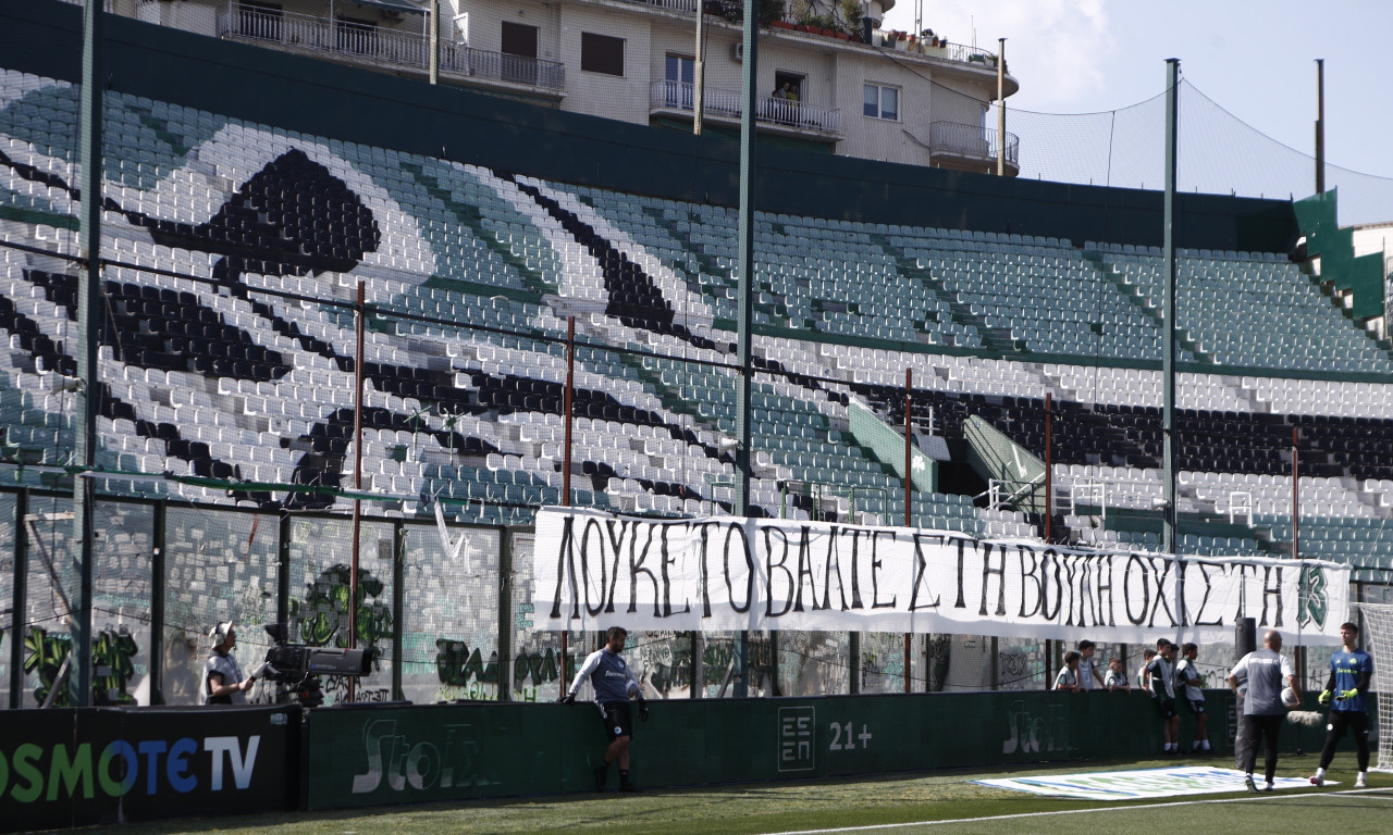 Super League: Ο Παναθηναϊκός κλήθηκε σε απολογία από τη ΔΕΑΒ για πανό στη Λεωφόρο